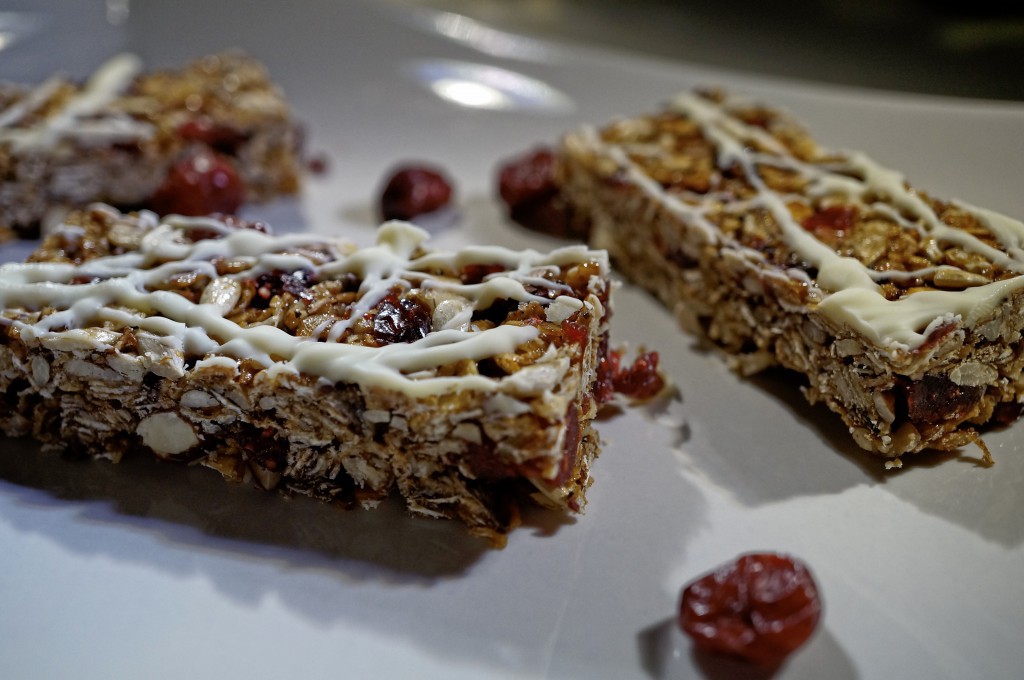 Cranberry Müsli Riegel mit weißer Schokolade