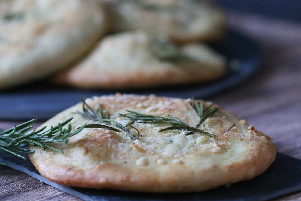 Rosmarin Fladen mit Parmesan