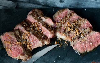 Dry Aged Steak mit Knoblauchbutter