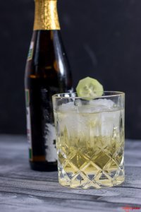Biercocktail mit gin und Pils