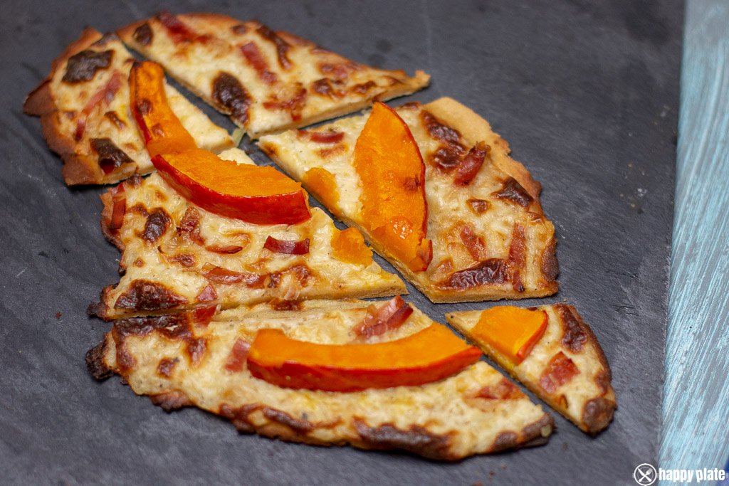 Kuerbisflammkuchen mit Sauce Mornay_