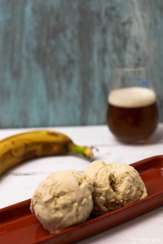 Selbstgemachtes weisses Schokoladen - Bananenweißbier - Eis | happy plate